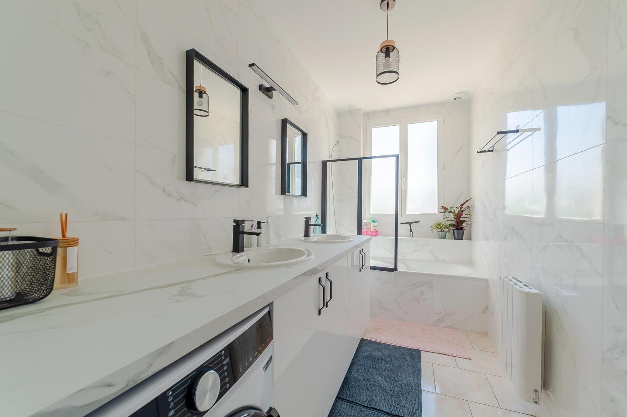 Cosy Modern Apartment - 1 Minute Walk From Train Station Крей Екстериор снимка