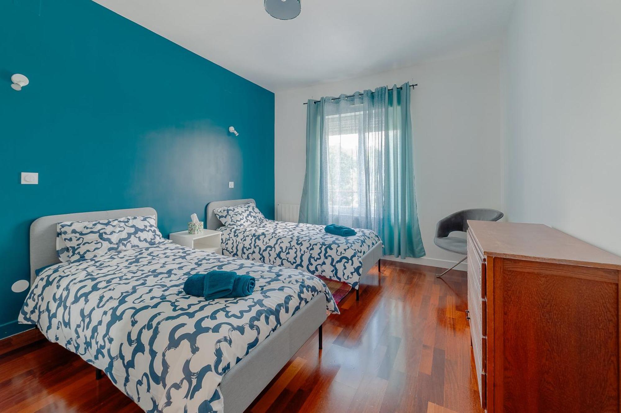 Cosy Modern Apartment - 1 Minute Walk From Train Station Крей Екстериор снимка